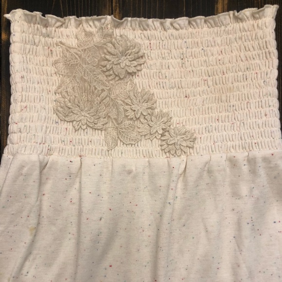 NWOT Maurices Super Cute Summer Strapless Speckled w/Floral Design on Front - Picture 1 of 6